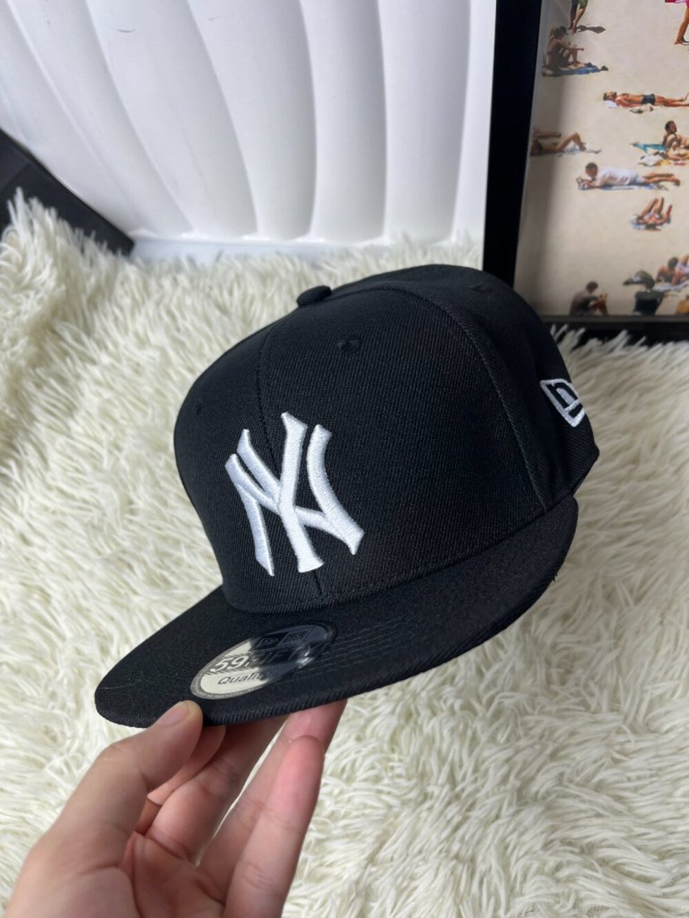 New Era NY Yankees 59FIFTY Black White Logo Fitted Baseball Cap